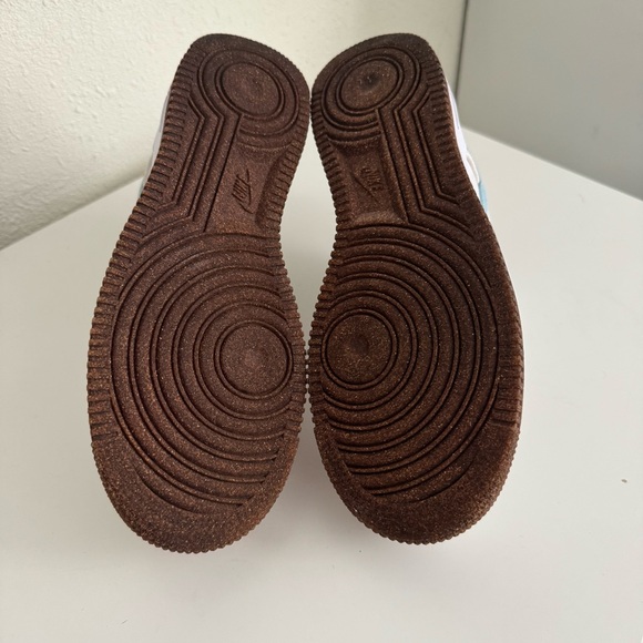 Nike White and blue Athletic Shoes - Picture 6 of 7